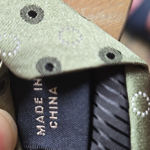 Steve & Barry's Silk Green Patterned Necktie - Picture 7 of 8